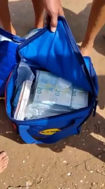 Sacolas com R$ 4,5 milhões em dinheiro aparecem em praia na Itália após lancha ficar à deriva - QTU Questões do Universo