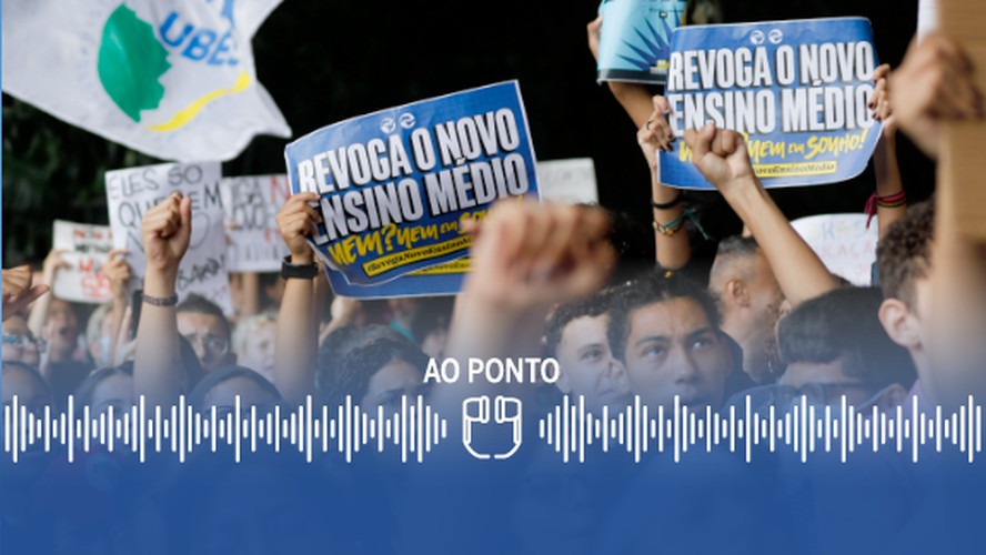 Estudantes secundaristas protestam pedindo a revogação do novo ensino médio, na Avenida Paulista