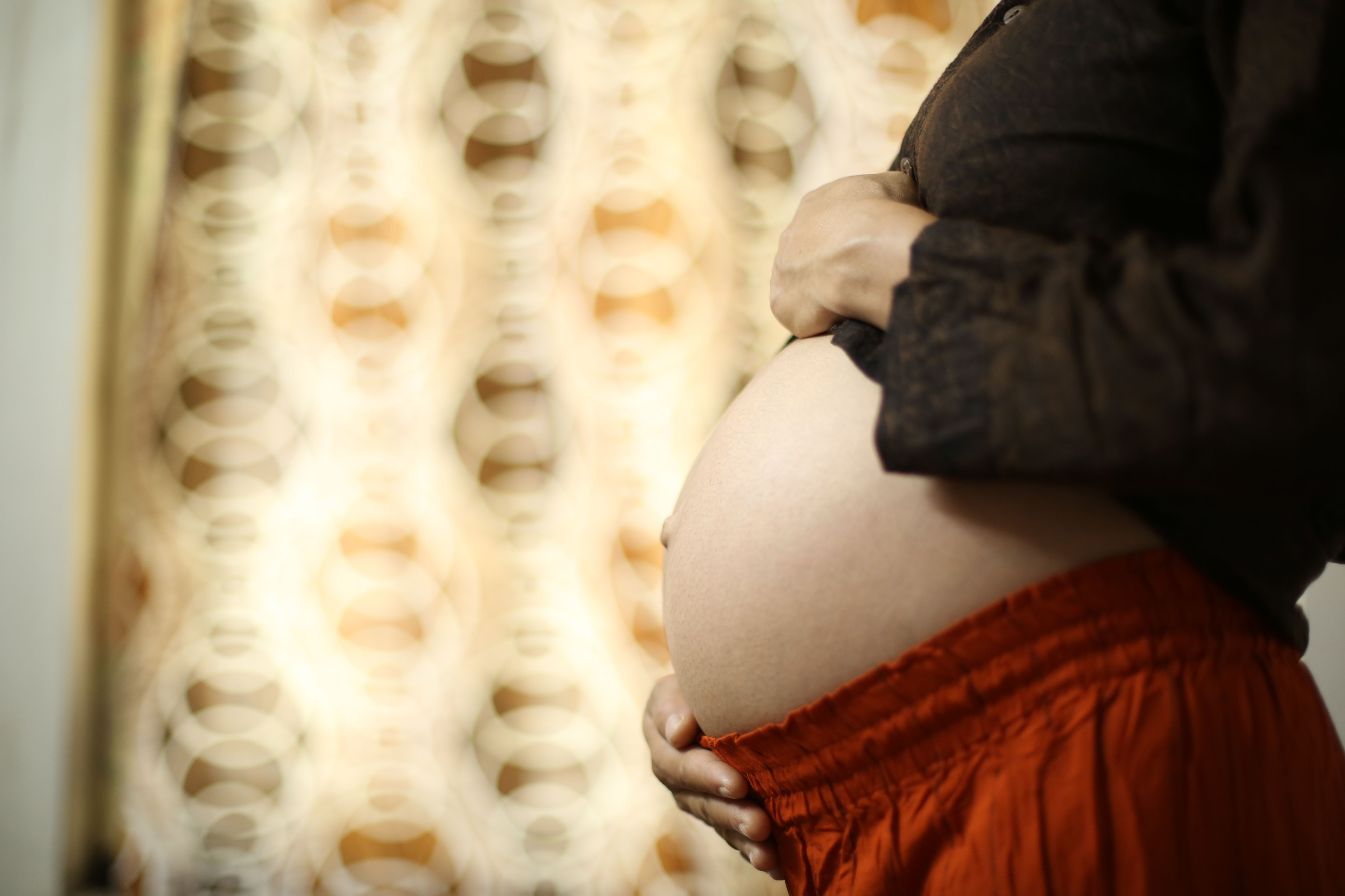 Image for R$ 230 mil por gestação: como funciona a barriga de aluguel nos EUA, onde futuros pais podem contratar várias gestantes sem limite