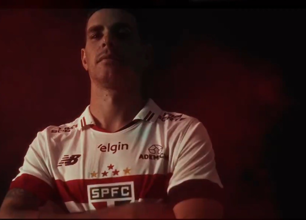 Oscar, mediocampista del São Paulo, anuncia su retiro por problemas de salud