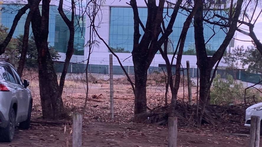 Operação interdita ocupação irregular próximo à Avenida Ayrton Senna