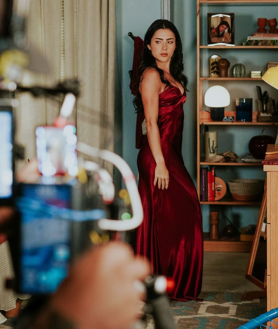 Jade Picon nos bastidores de 'Tudo por uma segunda chance