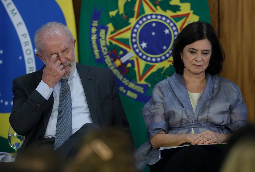 Lula e N&iacute;sia Trindade em cerim&ocirc;nia no Planalto, horas antes da demiss&atilde;o da ministra
