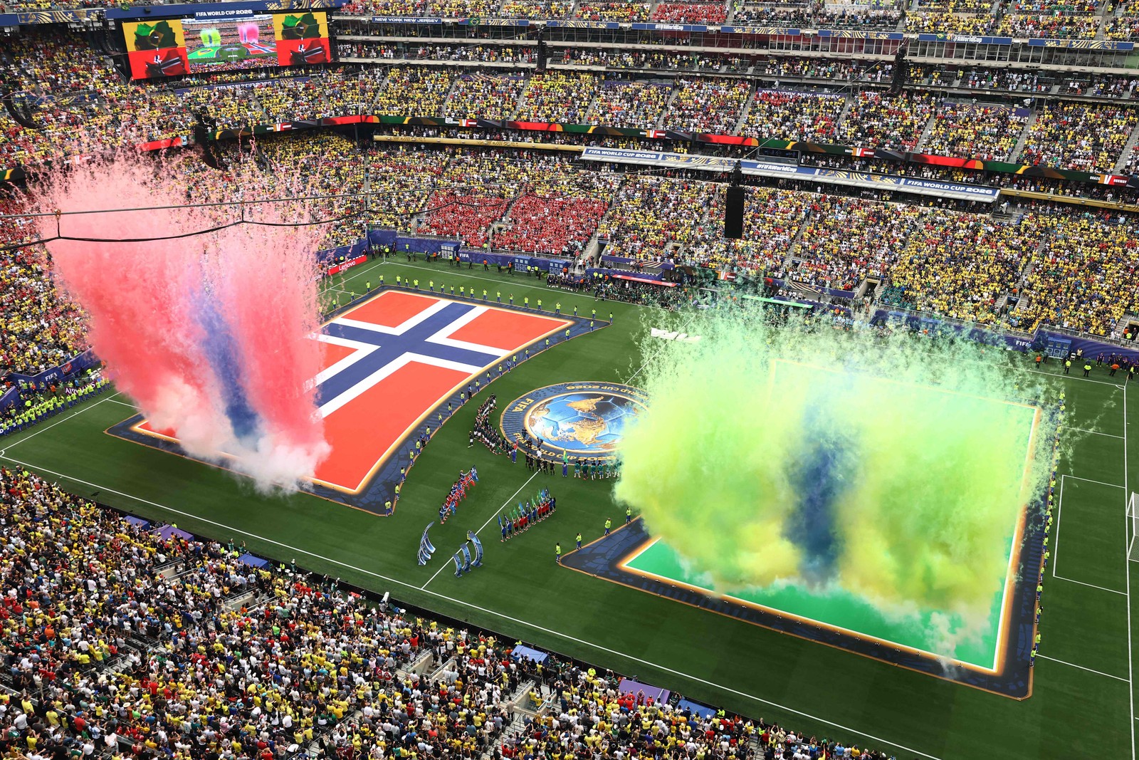 Brasil e Noruega se enfrentam no New York/New Jersey Stadium — Foto: CHARLY TRIBALLEAU / AFP