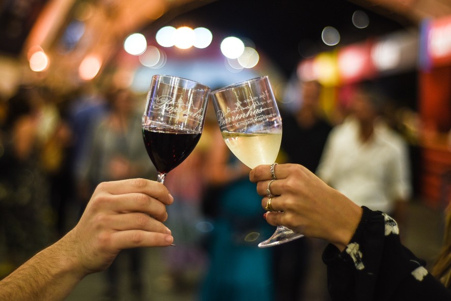 Uma taça de vinho para espantar o frio: entre as opções de bebes do Rio Gastronomia