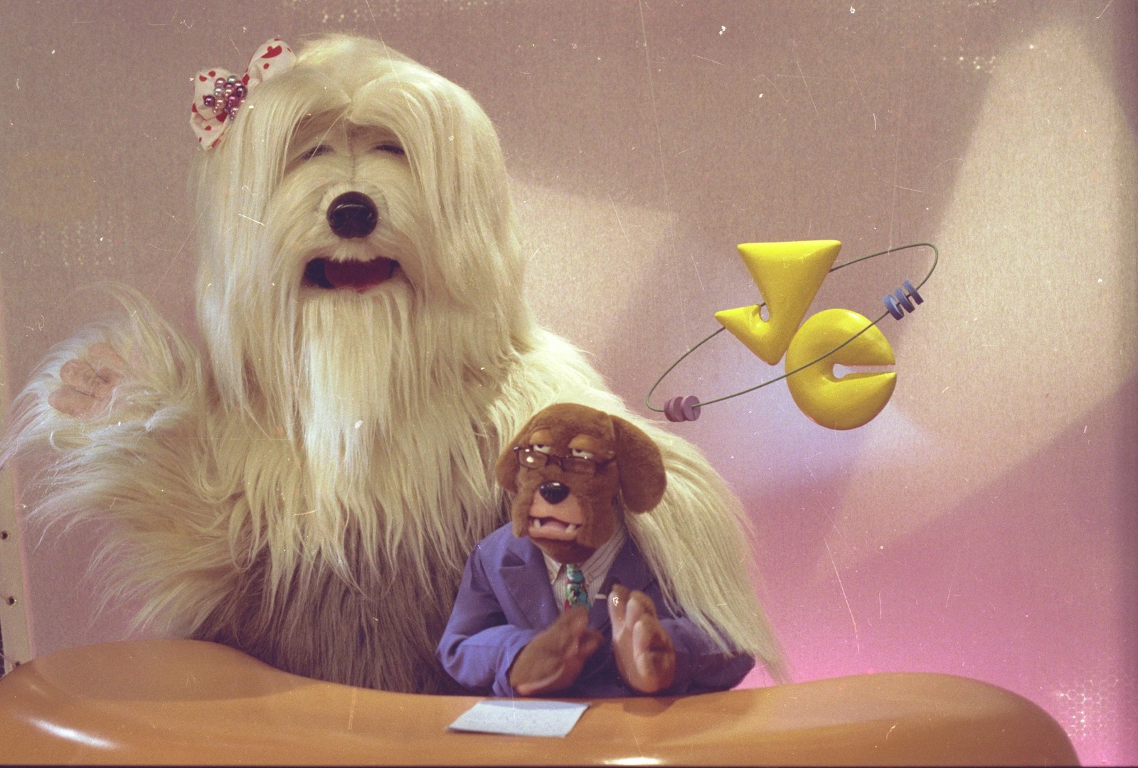 Priscila e Walter Gate em “TV Colosso” — Foto: Divulgação