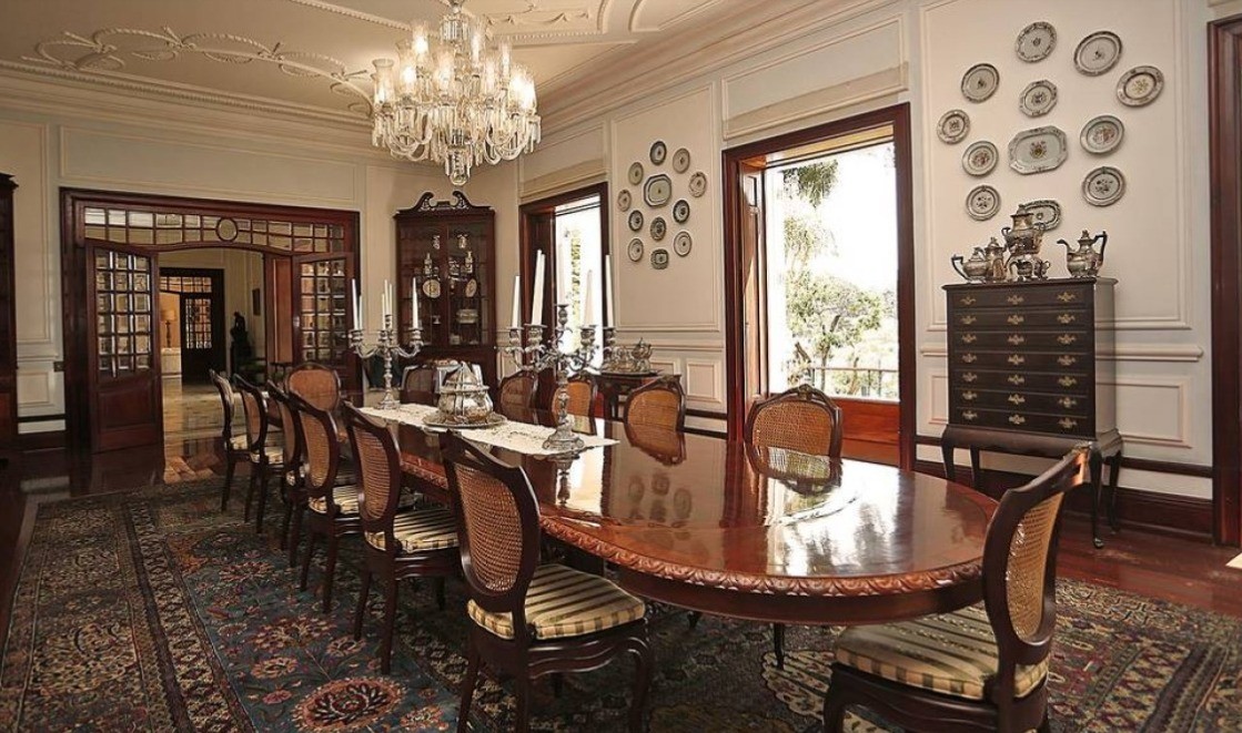 A sala de jantar do imóvel. O gerente-geral da imobiliária no Rio pretende vendê-lo até o primeiro semestre de 2020  — Foto: Divulgação