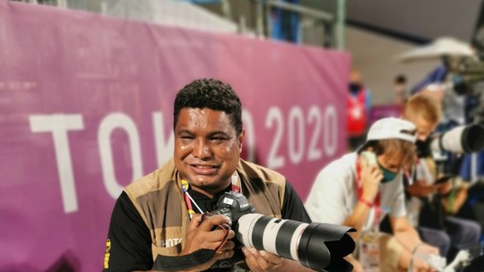 Primeiro fotógrafo cego a cobrir os Jogos Paralímpicos fará oficina no Parque Lage
