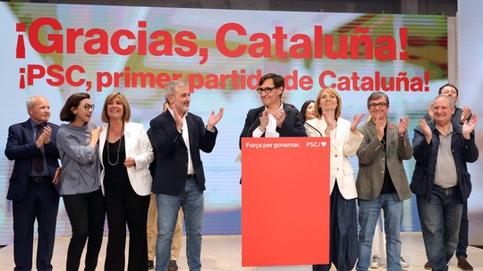 Socialistas vencem eleições regionais na Catalunha e independentistas perdem maioria após uma década