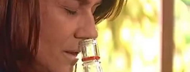 O drama da professora Santana (Vera Holtz) na sua luta contra o alcoolismo é um dos assuntos mais marcantes da novela e rendeu cenas memoráveis — Foto: TV Globo