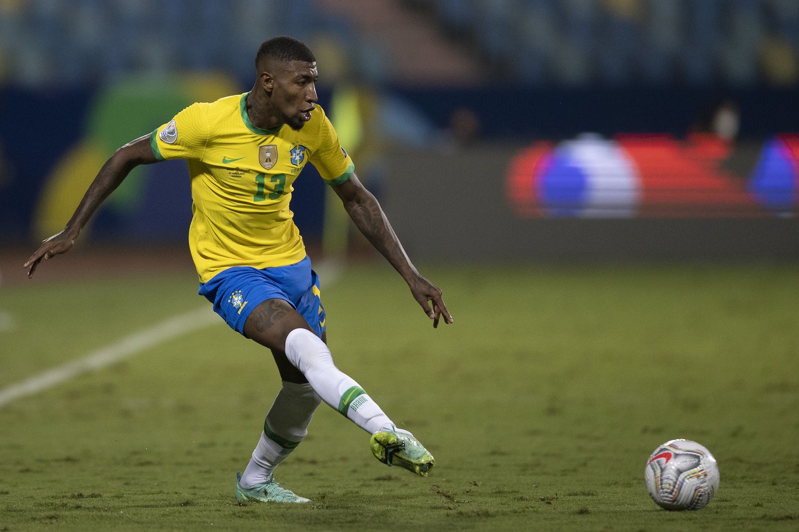 Emerson Royal é lateral do Tottenham e quer se firmar no time brasileiro — Foto: Lucas Figueiredo / CBF