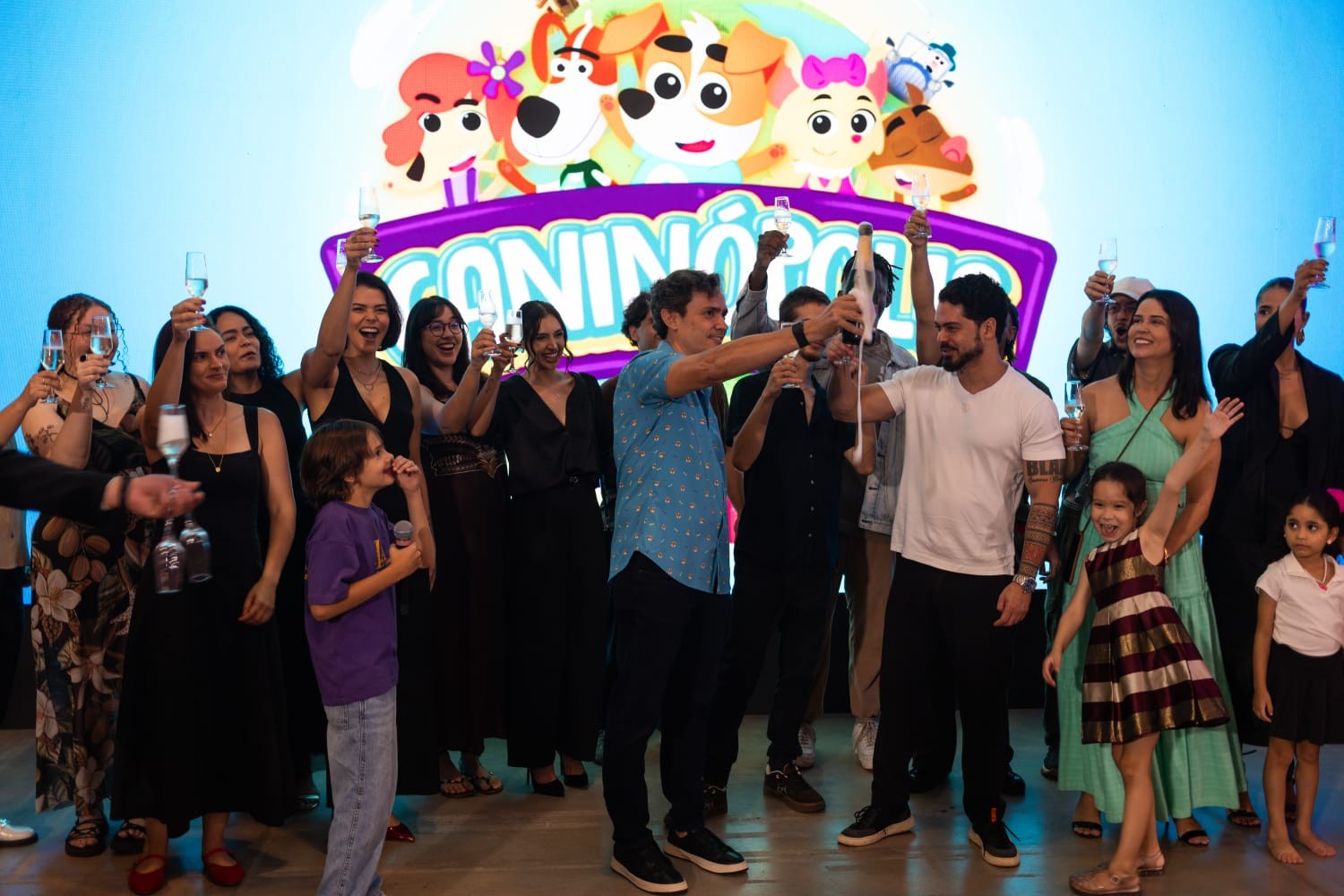 Caninópolis supera 1,5 bilhão de visualizações e recebe discos de Ouro e Platina