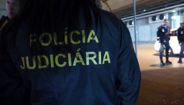 Mangas do Brasil escondiam R$ 38 milhões em cocaína com destino à Europa; brasileiros são presos