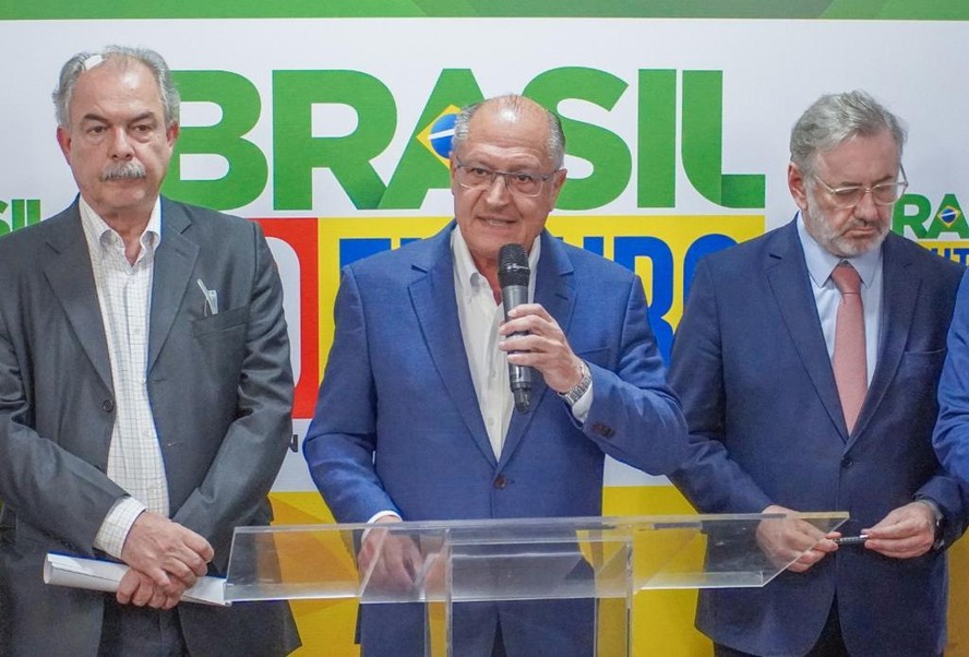 O vice-presidente eleito Geraldo Alckmin anuncia novos nomes para a equipe de transição