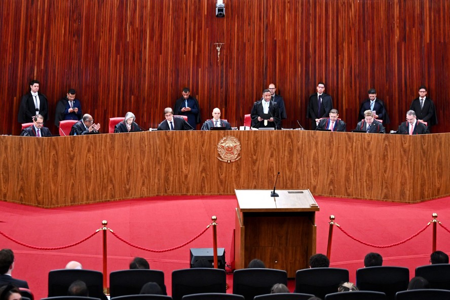 O plenário do TSE durante o julgamento de Bolsonaro