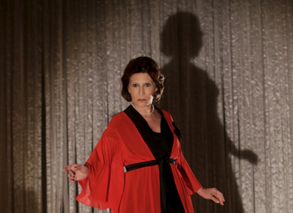 A atriz Beth Goulart caracterizada como a escritora Clarice Lispector — Foto: Marcelo Theobald