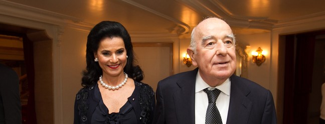 Vicky Safra (aqui ao lado do marido Joseph Safra) e família ocupam a 100ª posição do ranking da Forbes, com um patrimônio equivalente a US$ 16,7 bilhões . Foto: Bloomberg