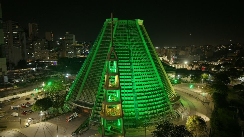 Catedral Metropolitana do Rio ganha nova iluminação cênica às vésperas de completar 50 anos - QTU Questões do Universo