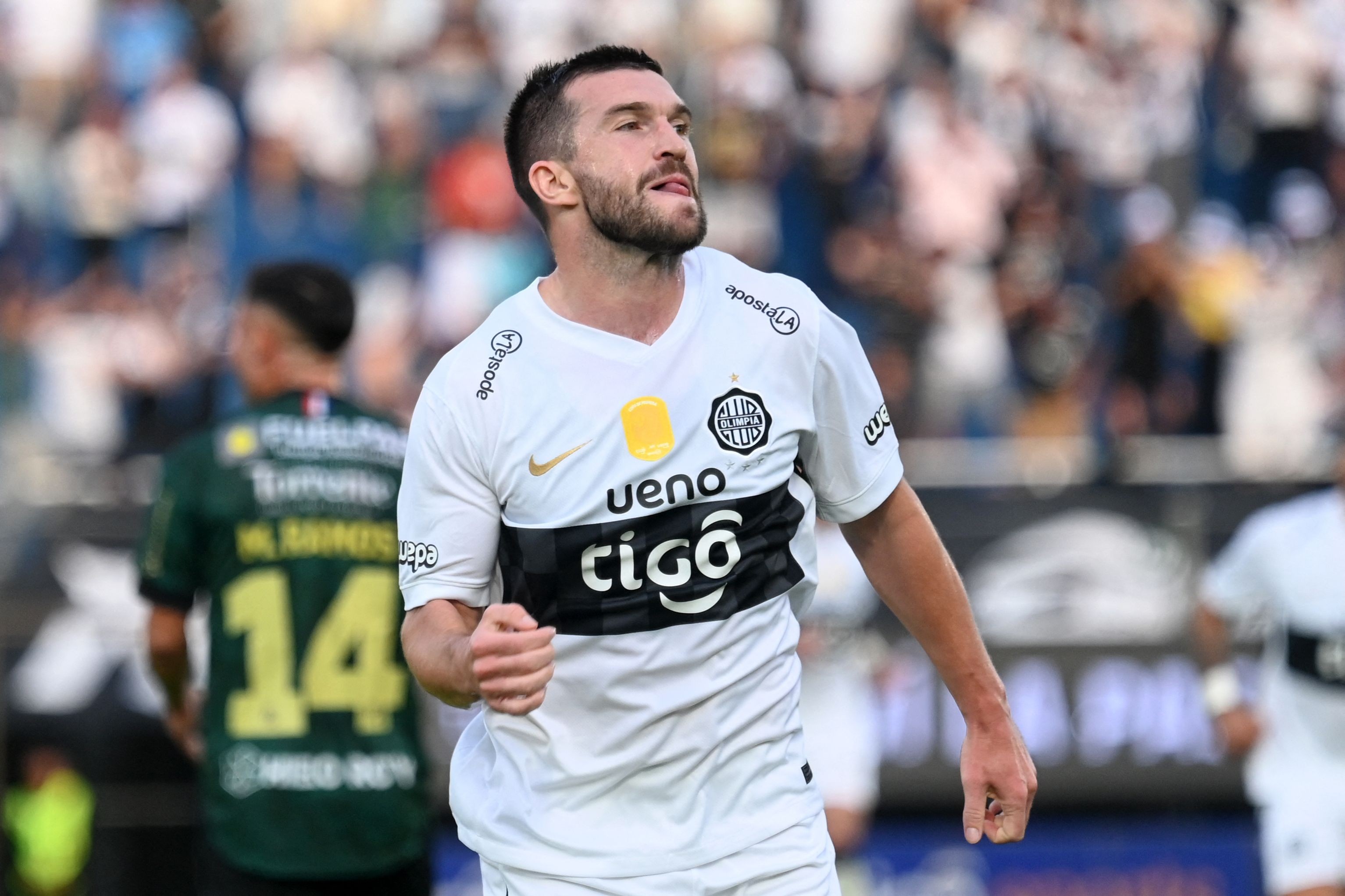 Lembra dele? Neozelandês destaque na Copa do Mundo marca golaço em estreia no Paraguai; vídeo - QTU Questões do Universo