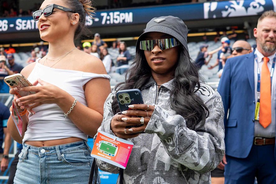 De volta aos EUA após Olimpíada, Simone Biles assiste a jogo do marido ...