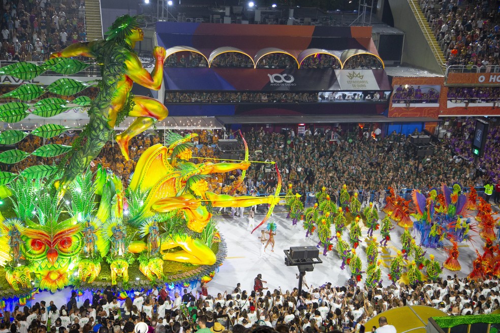A Viradouro, quarta colocada no desfile oficial, de volta à Sapucaí — Foto: Domingos Peixoto/Agência O Globo