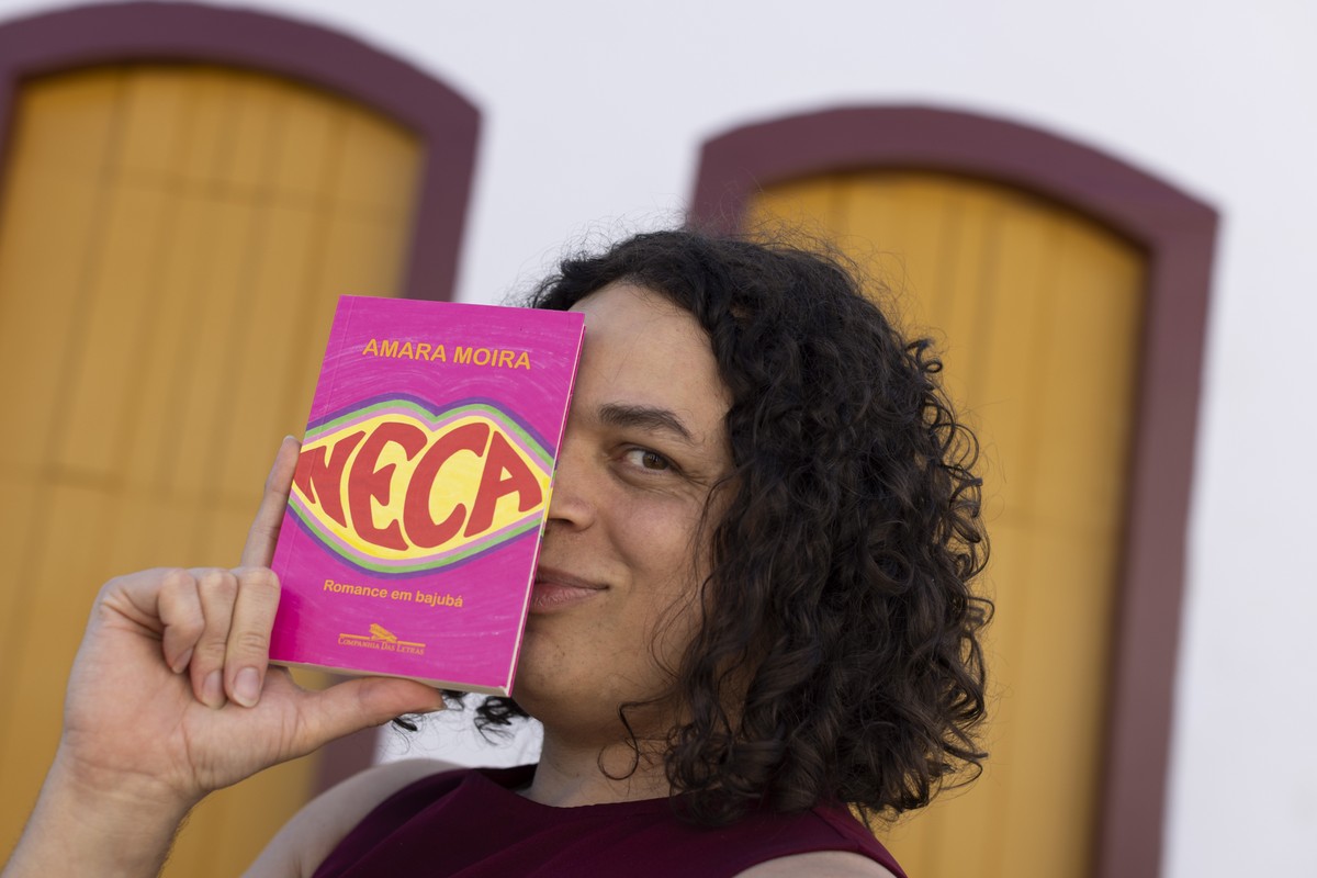 Amara Moira traz para a Flip 2025 o romance ‘Neca’, escrito em bajubá, dialeto das travestis