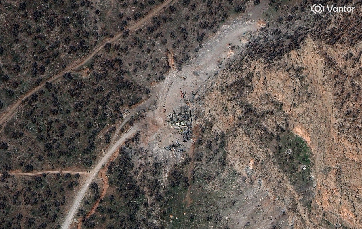 DEPOIS: consequências dos ataques aéreos à guarnição de Khorramabad e ao complexo de mísseis da Guarda Revolucionária Islâmica do Irã. — Foto: Reprodução/Redes Sociais/Vantor Tech