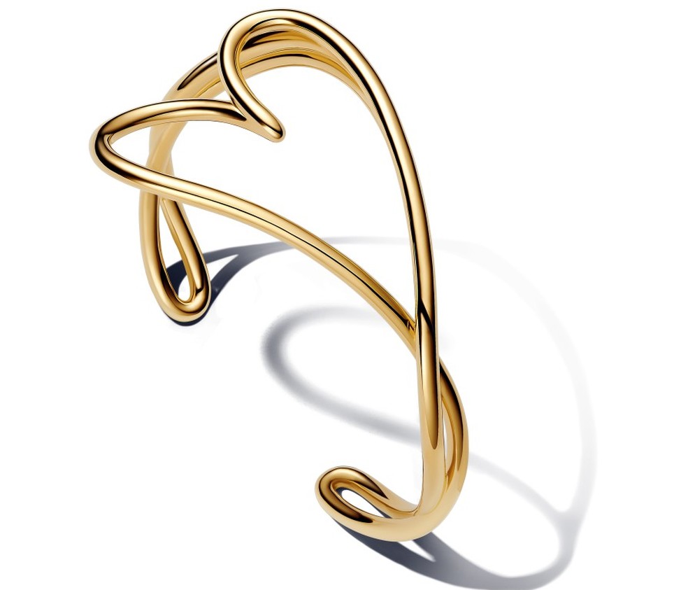 O bracelete de coração é da nova coleção Essence — Foto: Divulgação/Pandora