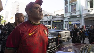 Após refém ser libertada, criminoso é preso na Rua de Santana. Foto: Márcia Foletto