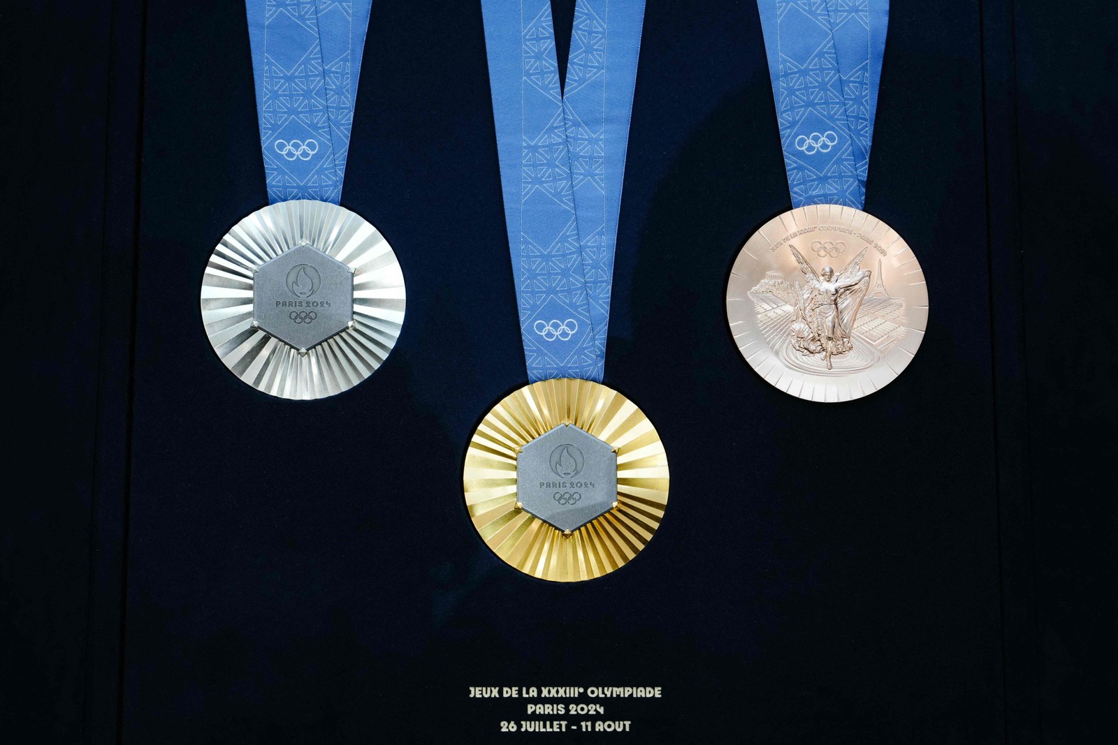 Medalhas entregues nos Jogos Olímpicos de Inverno já aparecem quebradas