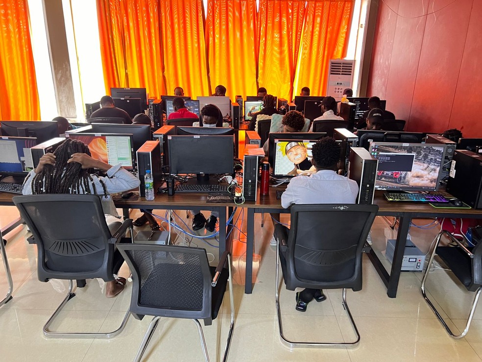 Hotel em Angola servia como base para "fábrica de golpes" comandada por chineses — Foto: Divulgação SIC Angola
