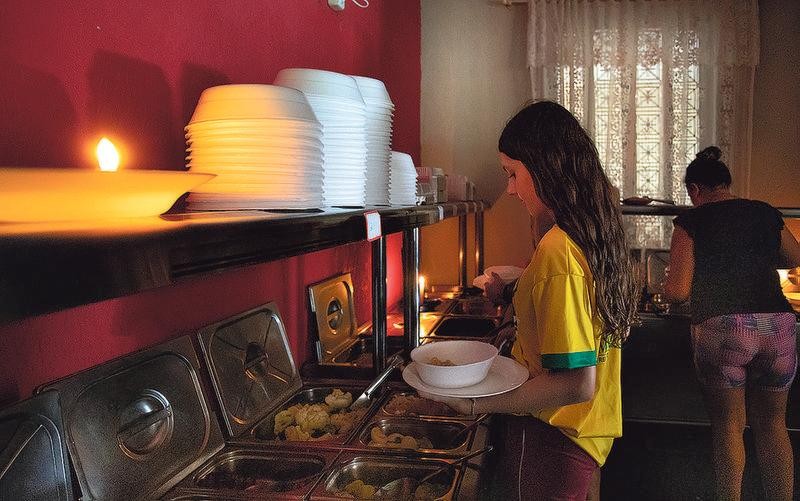 Saiba como vendaval provocou apagão que deixou 1,6 milhão de imóveis sem luz e parou trens e metrô no Rio - QTU Questões do Universo