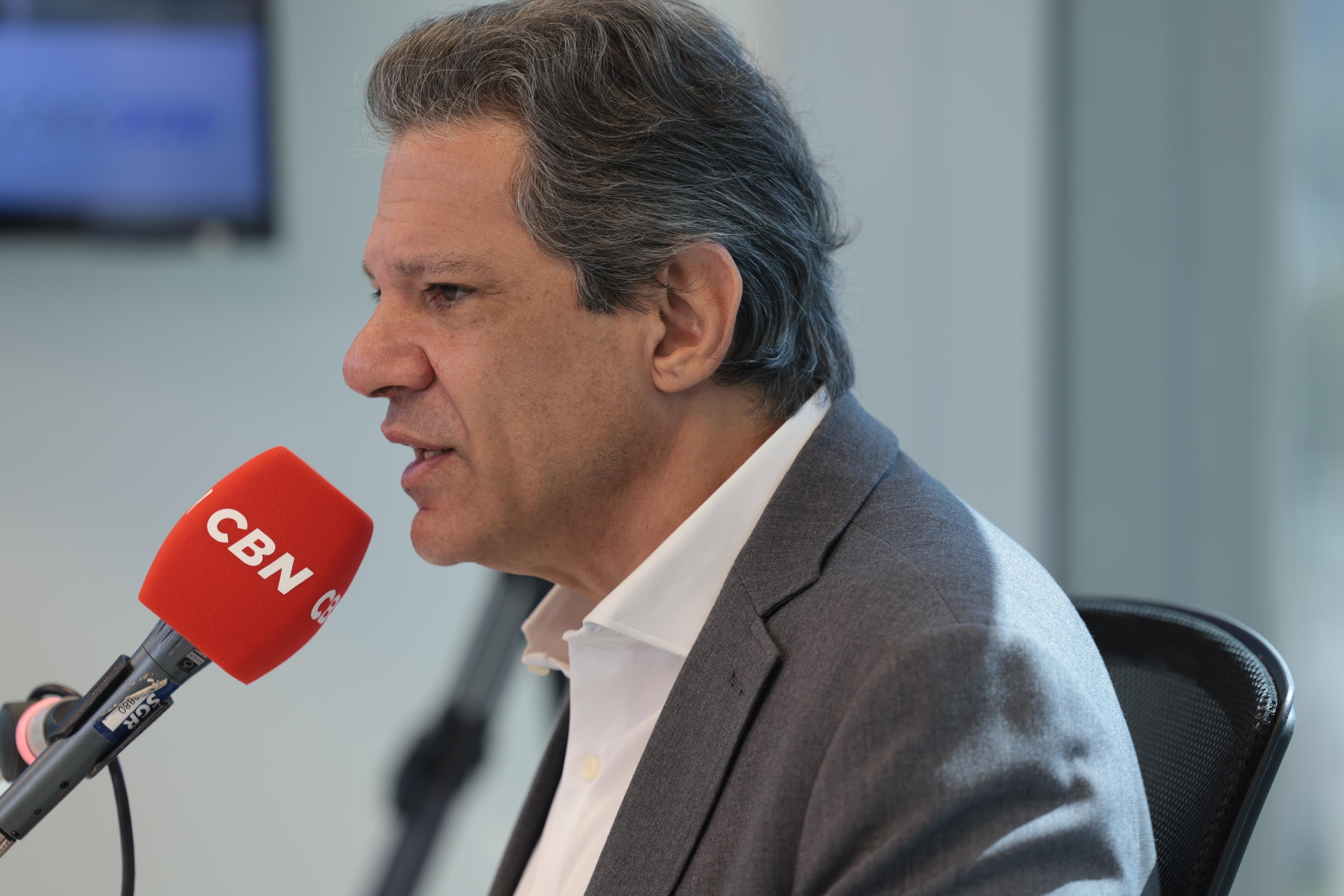 Haddad minimiza custo das câmeras nas fardas, fala em sucateamento das delegacias e propõe B.O 