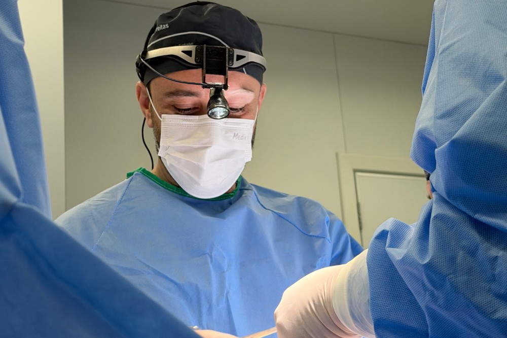 Mastopexia com cicatriz em L amplia opções na cirurgia