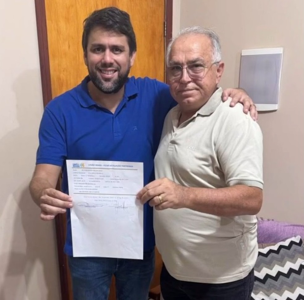 Pedro Lucas (à esq.) com o ex-prefeito Rui Filho, de Arari: deputado diz que aliado tem que explicar como usou recurso — Foto: Reprodução/Instagram