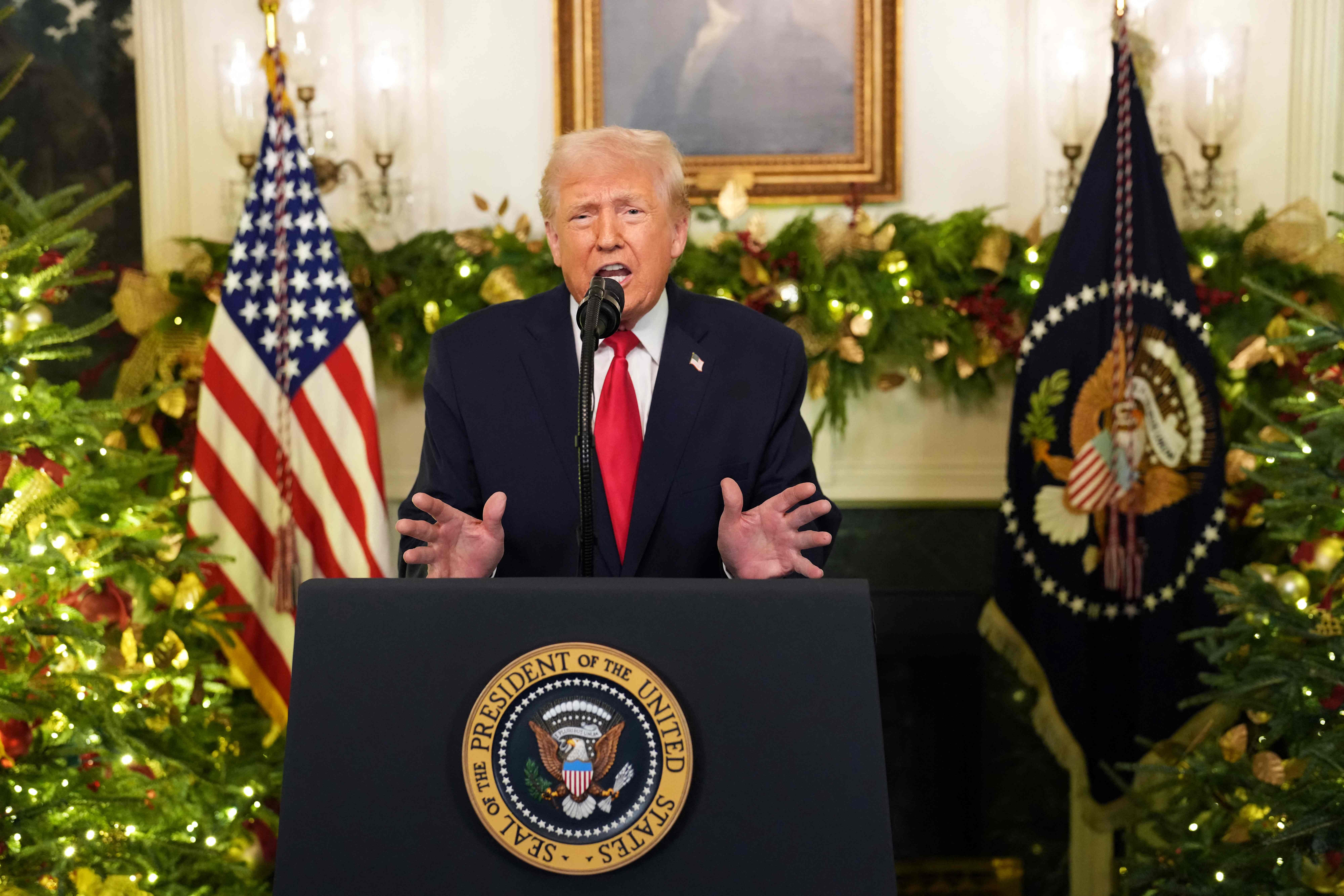 Na TV, Trump culpa Biden por infla&ccedil;&atilde;o, diz que tarifas geram investimentos e empregos e anuncia 'cheque' para militares