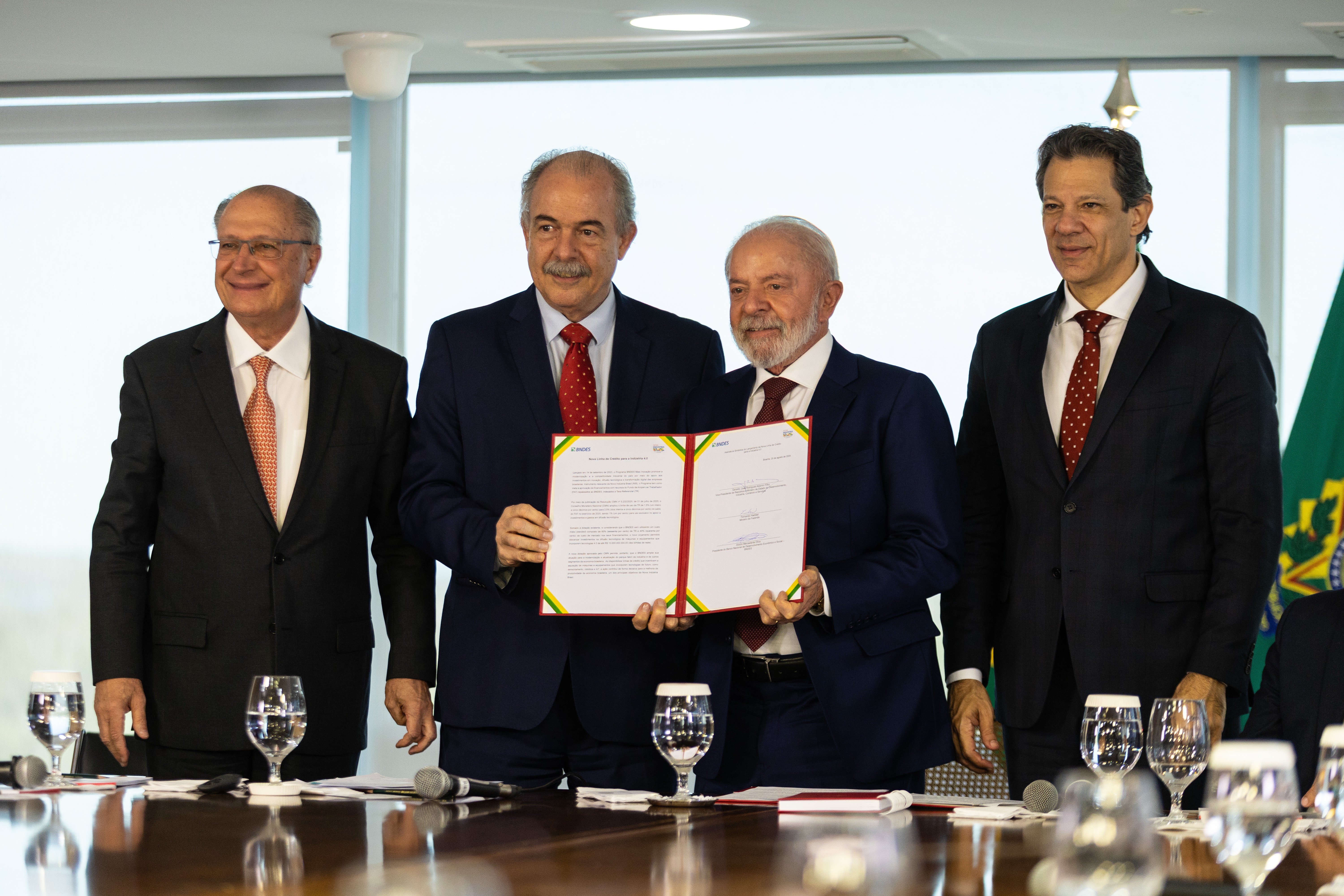 Mercadante diz que possibilidade de novo tarifaço dos EUA reforça necessidade de MP do Brasil Soberano 2, que pode ter ajustes