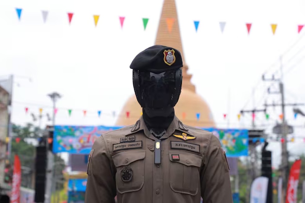 A polícia tailandesa revelou o AI Police Cyborg 1.0 — Foto: Cortesia da Polícia Tailandesa