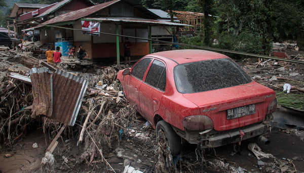 Sobe a 41 o número de mortos devido a inundações na Indonésia