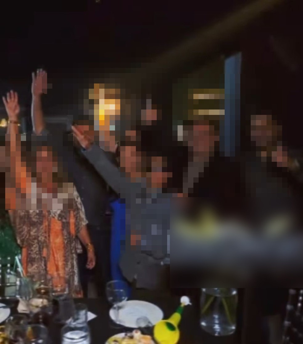Em baile de formatura em Mossoró, adolescente faz gesto em saudação ao regime hitlerista — Foto: Reprodução/Redes sociais