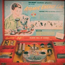 Laboratório de Energia Atômica Gilbert U-238 - Incluía amostras reais de minério de urânio e permitia experimentos com radiação. — Foto: Divulgação/Sky