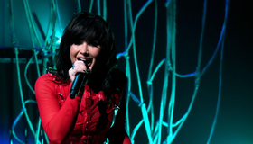 Estilista de famosos, capixaba começou com R$ 200 e hoje veste Demi Lovato