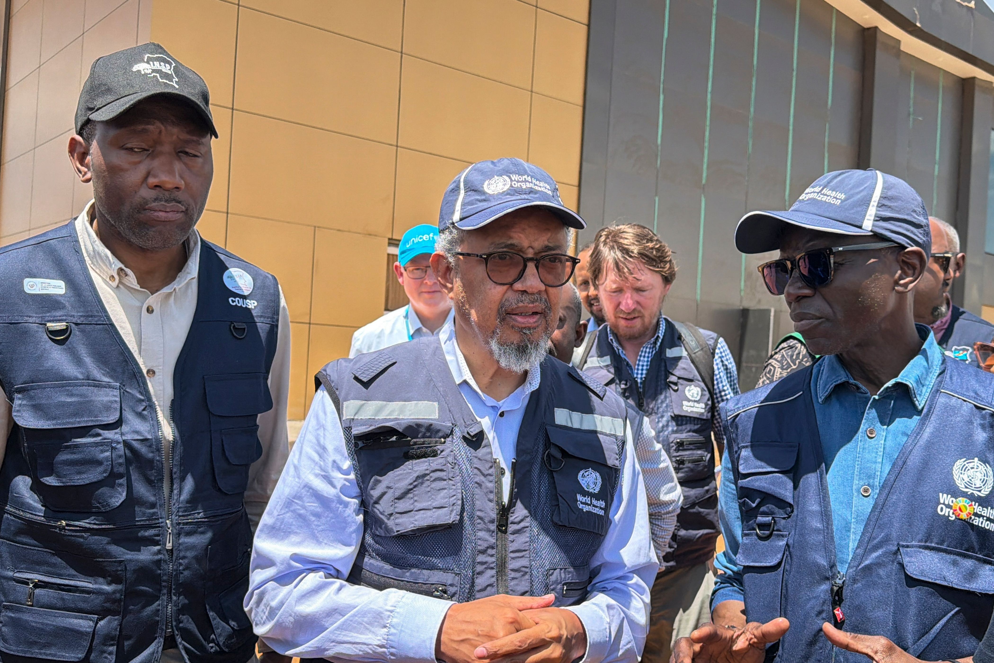 Ebola: diretor-geral da OMS visita epicentro da epidemia na República Democrática do Congo