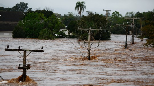 Aquecimento global e El Niño são ‘coquetel desastroso’ por trás de enchentes no Brasil, diz climatologista
