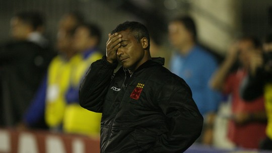 Inscrito na 2ª divisão do Carioca, Romário já foi treinador e jogador do Vasco no mesmo dia; relembre