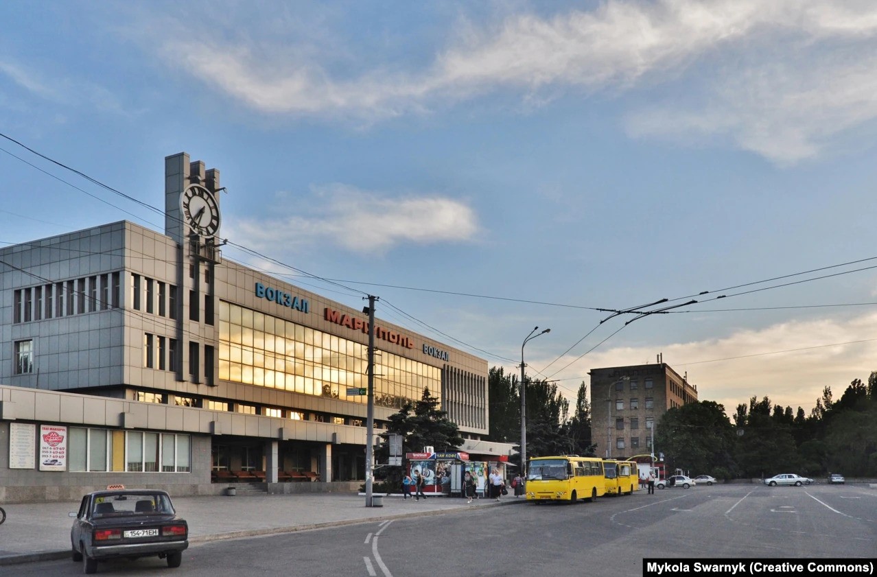 A principal estação de trem de Mariupol fotografada em 2013 — Foto: Mykola Swarnyk / Creative Commons