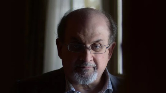 Primeiro livro de Salman Rushdie após atentado chega em setembro ao Brasil
