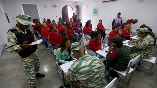 País tinha 343 mil militares em 2020, atrás apenas de Brasil e Colômbia na América do Sul — Foto: Pedro Mattey/AFP