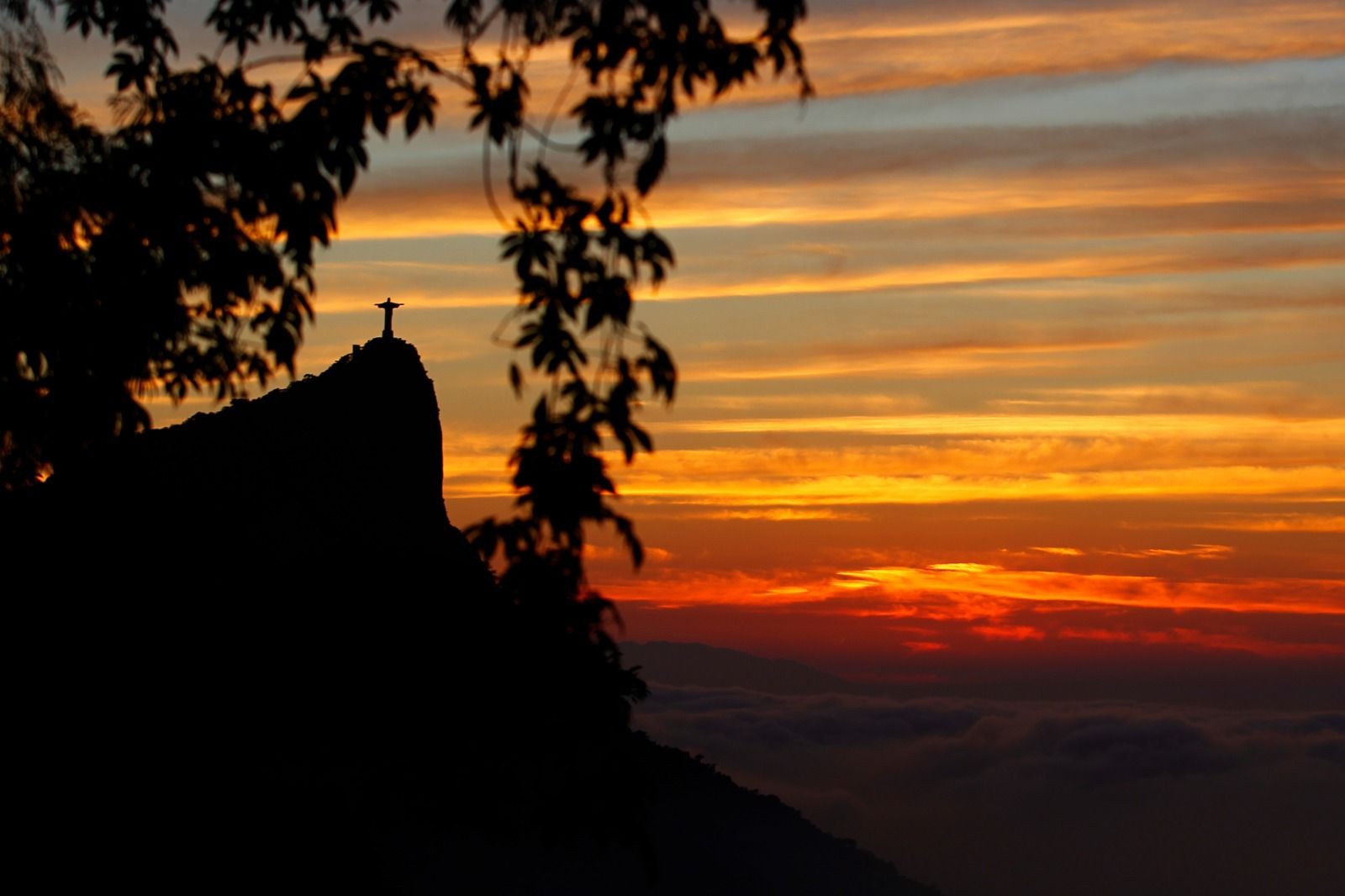 Cristo Redentor com vista privilegiada para lindo céu no Rio de Janeiro — Foto: Custódio Coimbra, 01-07-2021