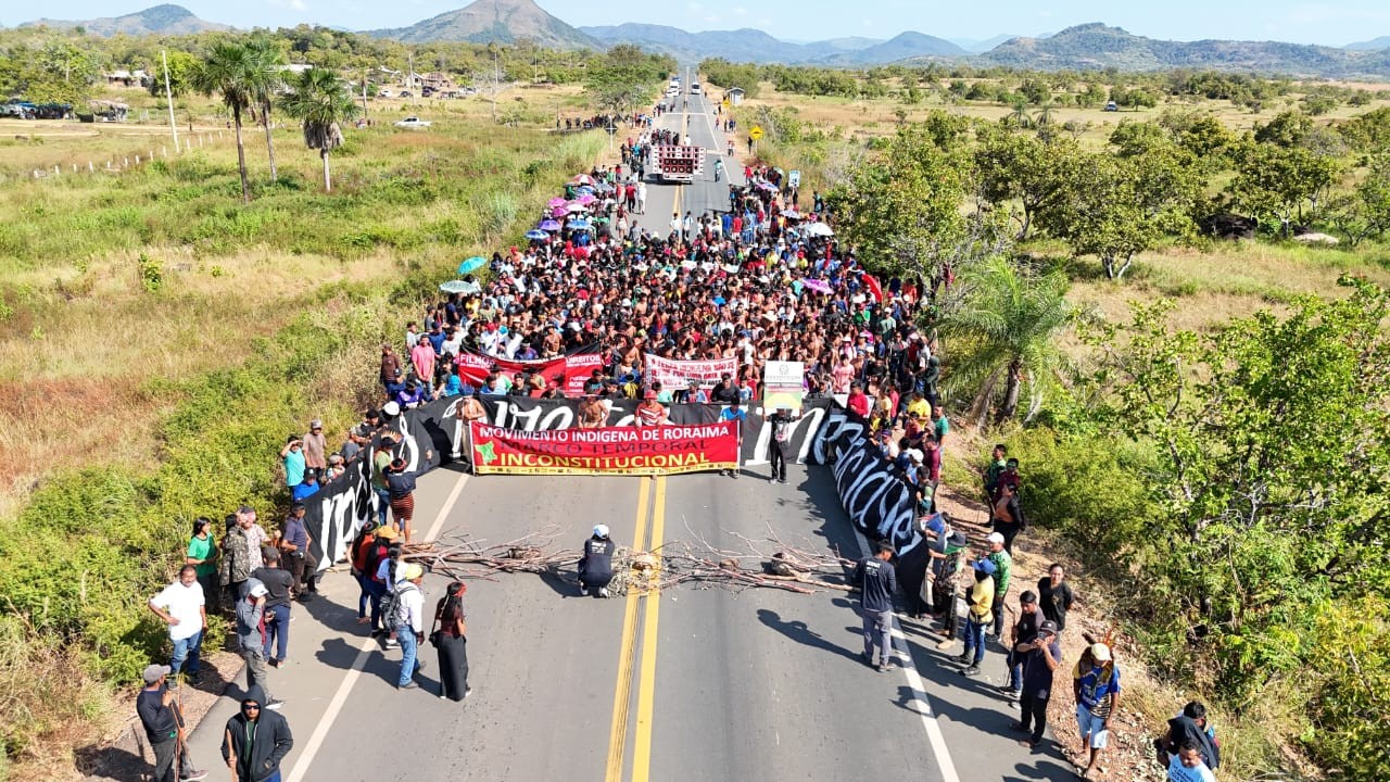 Em meio a eleição nos EUA, indígenas de Roraima bloqueiam rodovia contra PEC do marco temporal